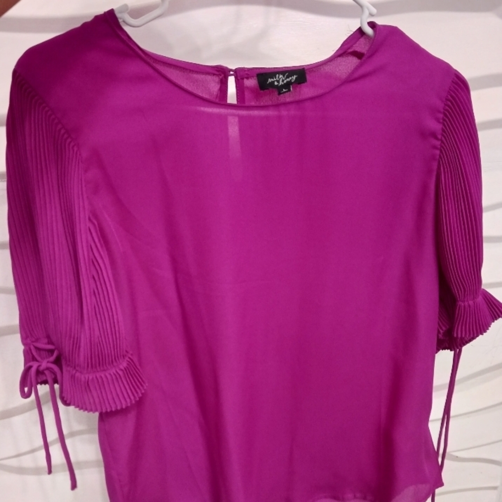Elegant Fuchsia Blouse with Pleated Sleeves